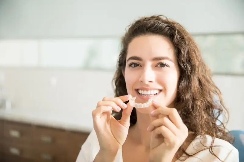 Zakonczenie leczenia nakladkami invisalign